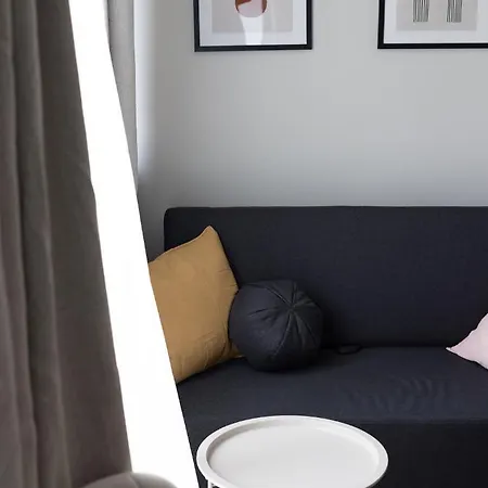 Praga Duo Koneser By Vaya * ワルシャワ