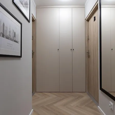 Praga Duo Koneser By Vaya * ワルシャワ